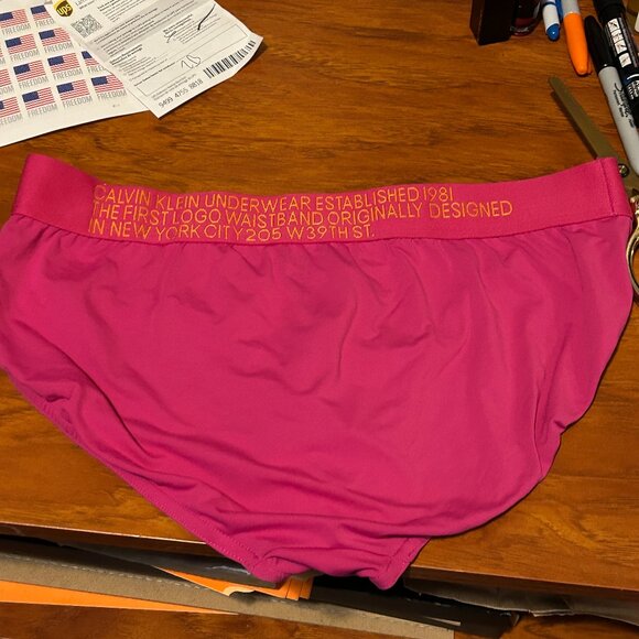 Calvin Klein Hot Pink Briefs Underwear w. Wideband Logo Retro 90s NWOT Medium - Picture 2 of 2